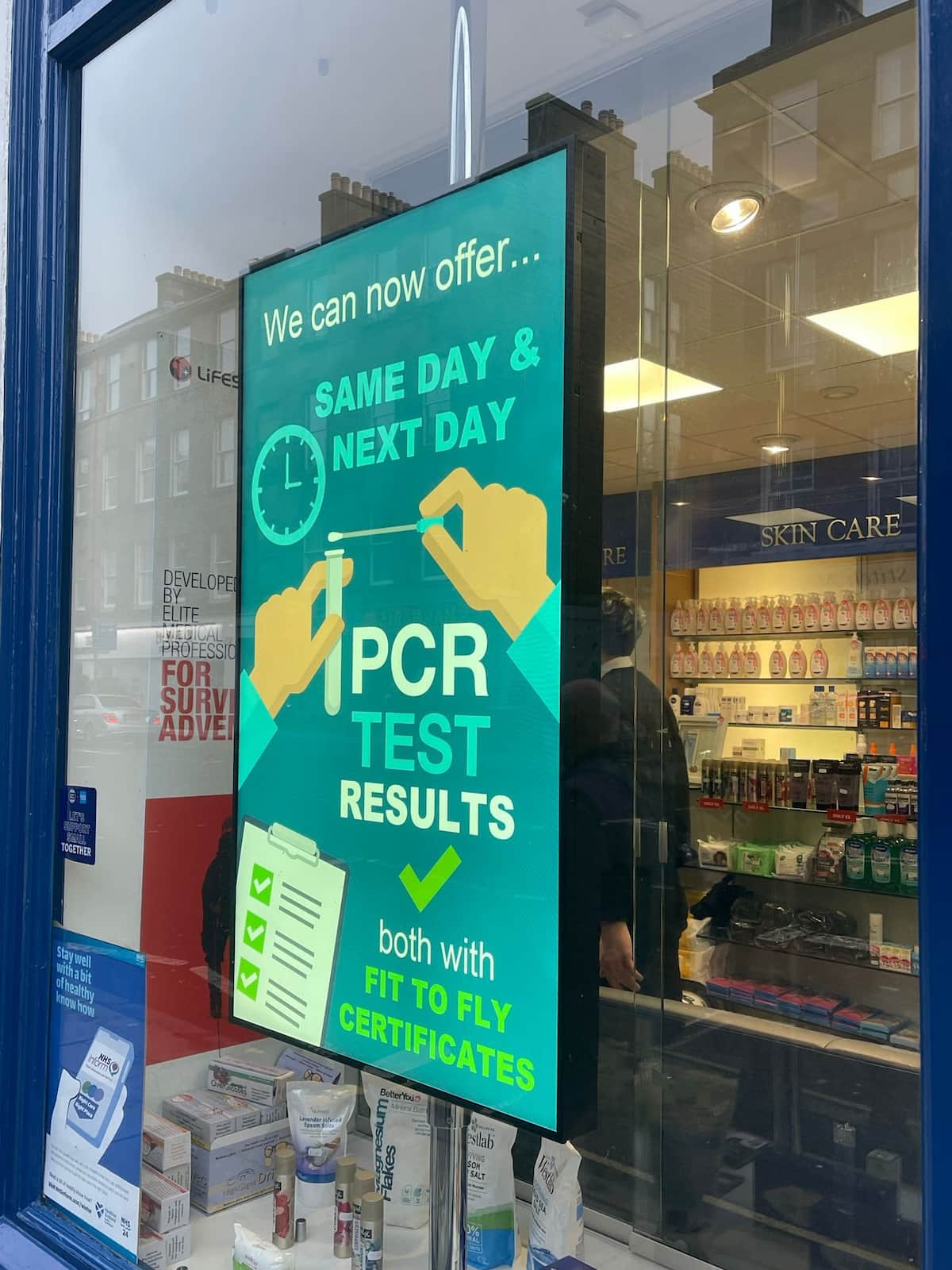 digital signage in pharmacy